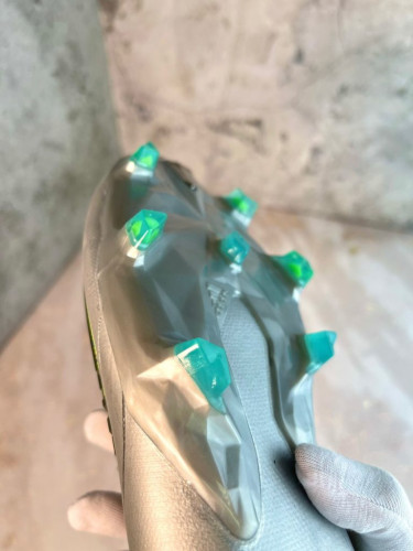 Бутсы Adidas Predator Edge.1 FG. серые