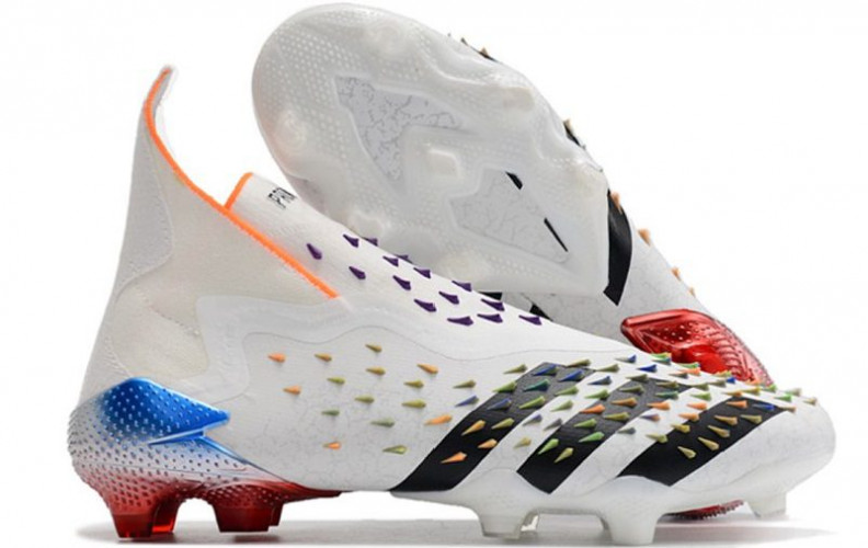 Бутсы Adidas Predator Freak+ FG белые