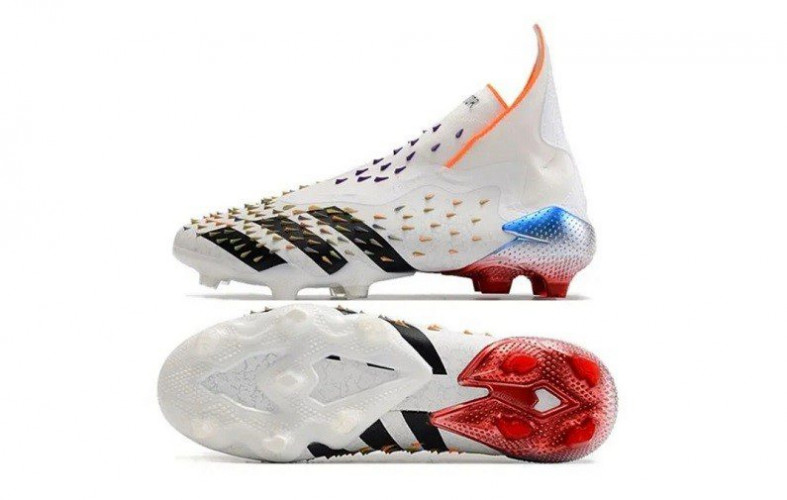 Бутсы Adidas Predator Freak+ FG белые