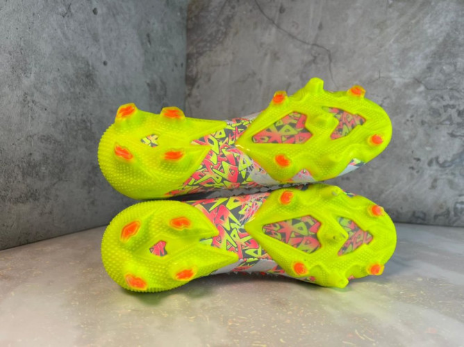 Бутсы Adidas Predator Freak+ FG желтые