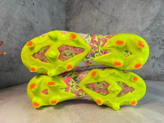 Бутсы Adidas Predator Freak+ FG желтые