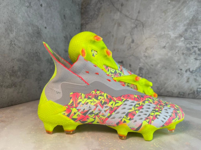 Бутсы Adidas Predator Freak+ FG желтые