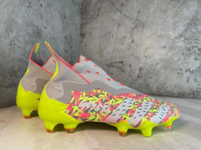 Бутсы Adidas Predator Freak+ FG желтые