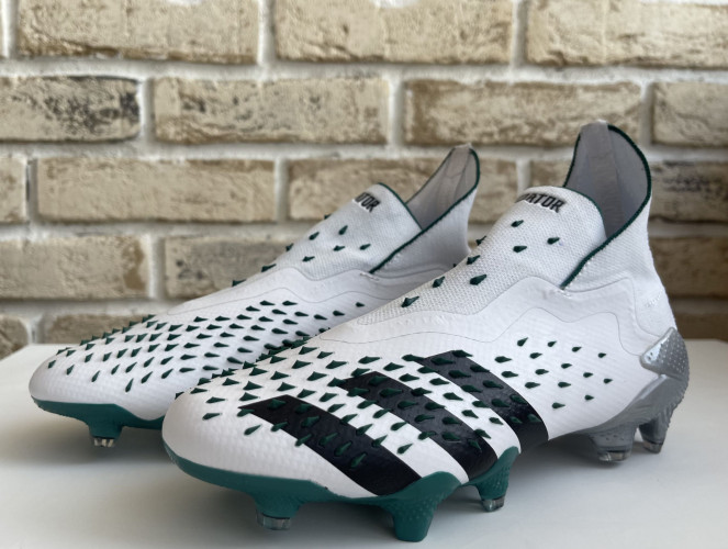 Бутсы Adidas Predator Freak+ FG зеленые