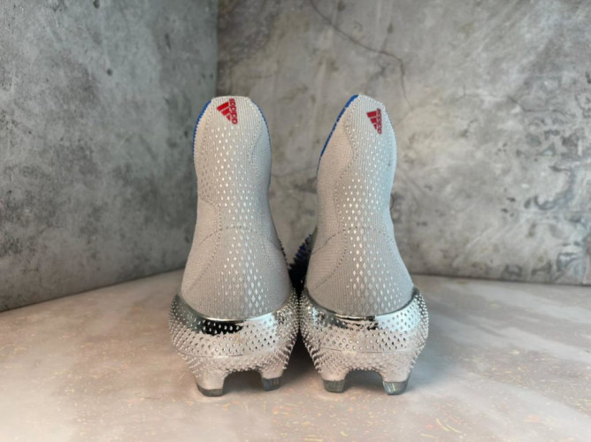Бутсы Adidas Predator Freak+ FG серебряные