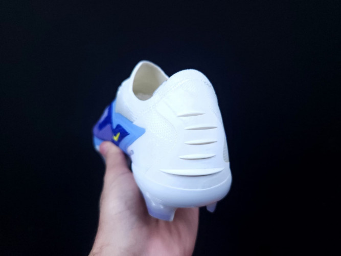 Футбольные бутсы Nike Phantom GX VI - FG