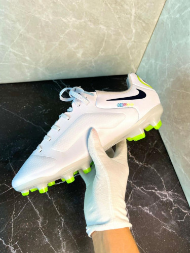 Бутсы Nike Tiempo Legend 9 Elite FG светло-серые