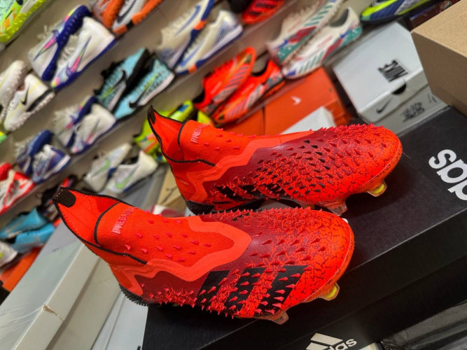 Бутсы — Adidas Predator Freak FG: