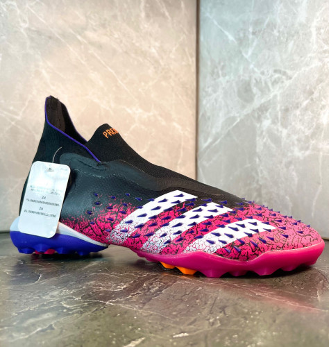 Сороконожки (Шиповки) Adidas Predator Freak + TF черный/розовый