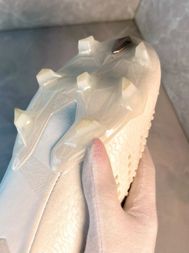 Бутсы Adidas Predator accuracy.1 FG белые